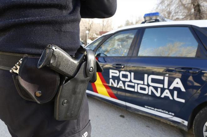 Irrumpe En Un Concesionario De Stellantis En Vigo Con Dos Armas De