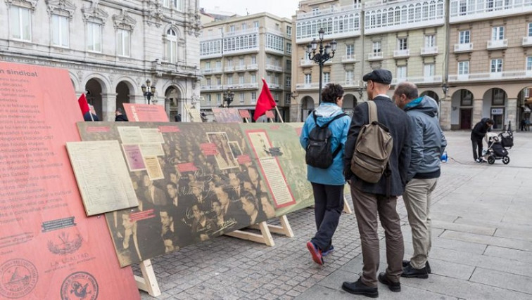 ​Atacan con pintadas la exposición sobre la historia del sindicalismo coruñés