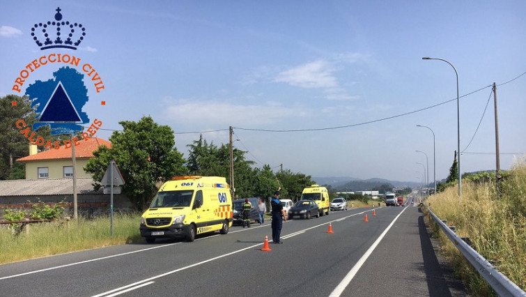 ​Tres heridos en una colisión múltiple en Caldas de Reis