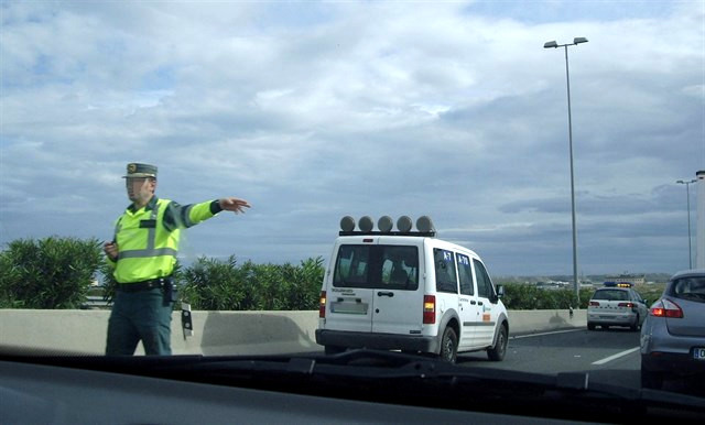 Al volante de un camión dumper sin tener carné y quintuplicando la tasa de alcohol