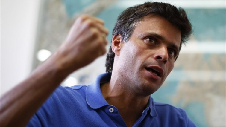 Sale de prisión el opositor venezolano Leopoldo López