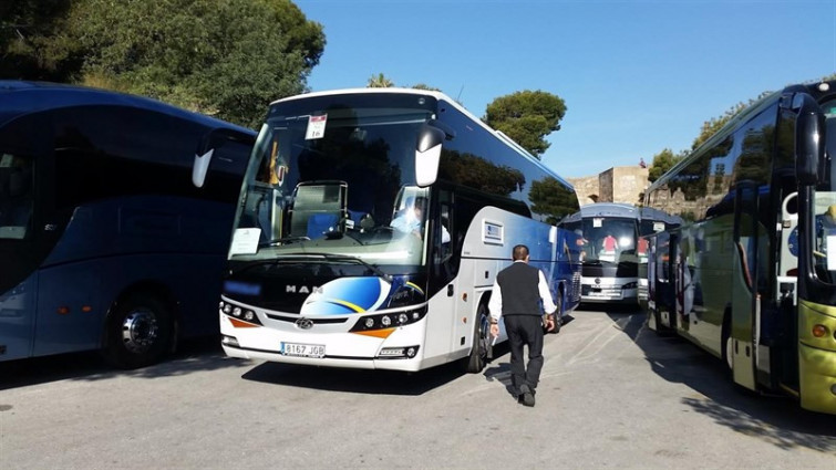 La UTE de la línea de buses de A Mariña deja tirados a 15 trabajadores