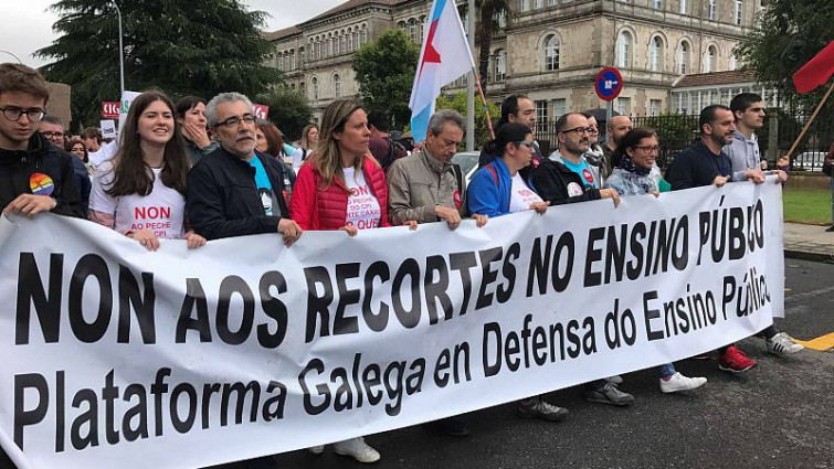 Los profesores afectados por el cierre de centros, pendientes de su futuro