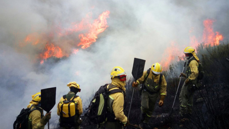 La Xunta llama a personal sin experiencia contra incendios y deja a sus trabajadores en casa