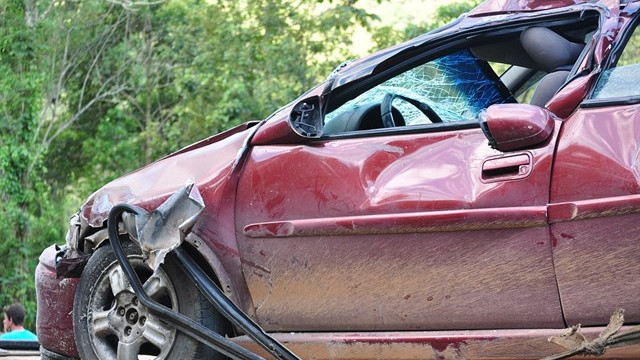 Un conductor kamikaze provoca un accidente con tres heridos en Oleiros