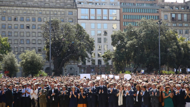 La ciudadanía responde a los ataques terroristas con un 