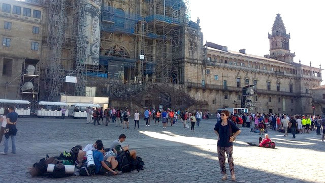 Santiago descarta cerrar completamente al tráfico la plaza del Obradoiro