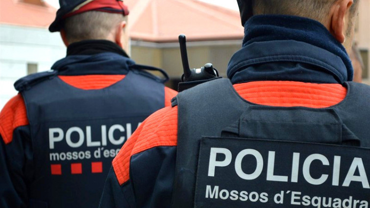 Los Mossos deberán precintar los colegios electorales e impedir que se monten las urnas