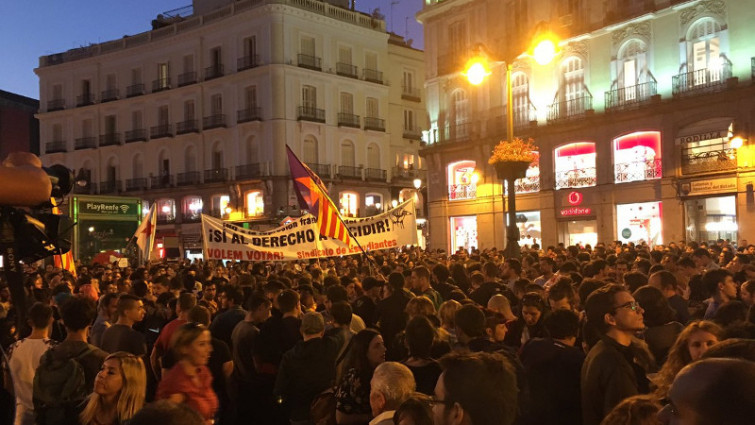 Cientos de personas se concentraron en apoyo al referéndum ilegal en las siete ciudades