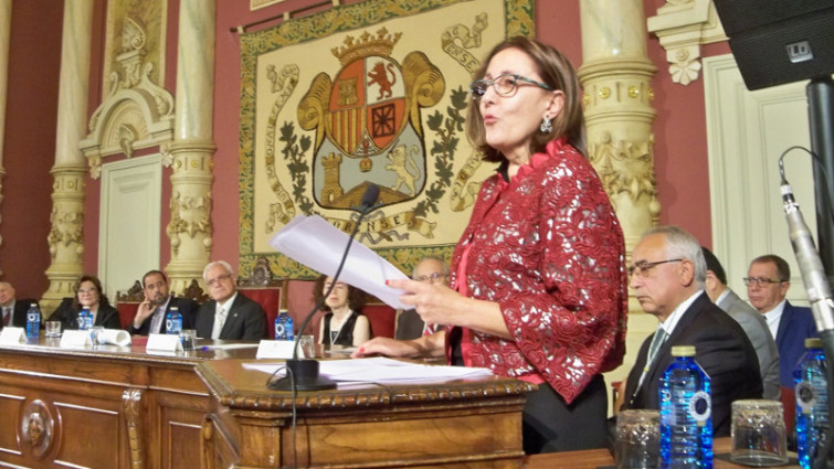 Chus Pato reivindica la poesía en su discurso de ingreso en la RAG