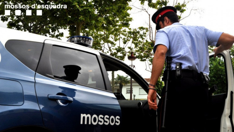 Patrullas de los Mossos cerrarán uno a uno los colegios y requisarán las urnas el domingo