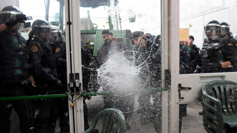 Cientos de heridos durante las cargas policiales para desmantelar la votación ilegal