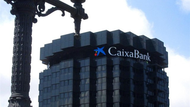 ​Stop Desahucios y Caixabank acuerdan paralizar un desalojo en Cambre