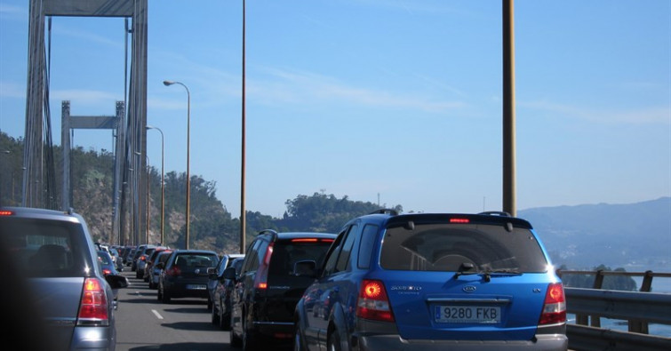 Las obras en el puente de Rande provocan un atasco monumental