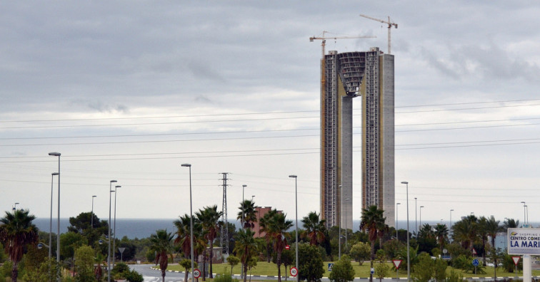 El 'banco malo' vende su parte del rascacielos de Benidorm de Caixa Galicia