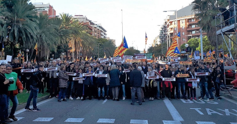 Miles de manifestantes reclaman en Barcelona la excarcelación de los dirigentes independentistas