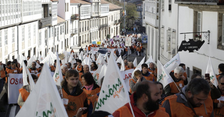 Cientos de personas reclaman a la Xunta 