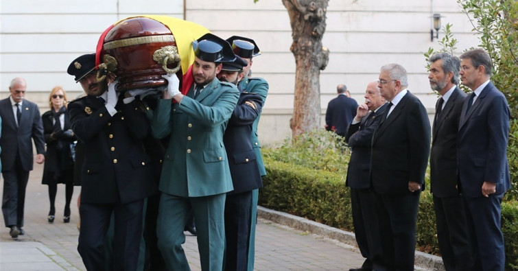 Autoridades del Estado despiden a Maza en la capilla ardiente instalada en la Fiscalía