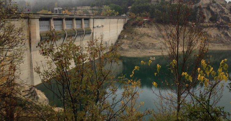 El alcalde de Meira restringe el abastecimiento de agua