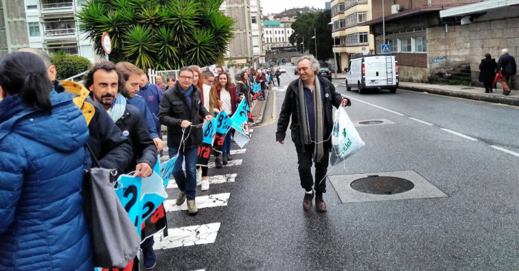 Cadena humana contra la continuidad de la fábrica de Elnosa