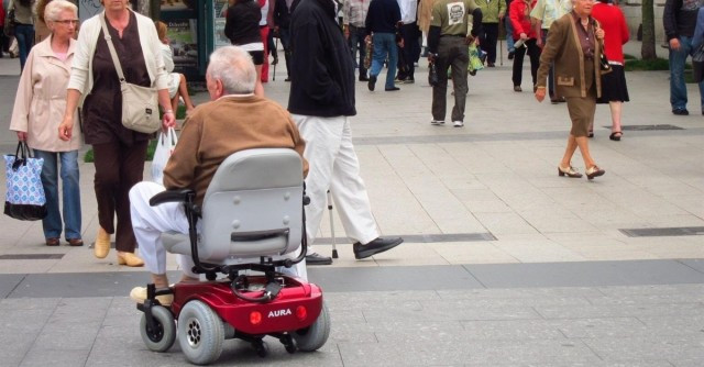 Más de 300.000 persona dependientes reconocidas en España espera su prestación