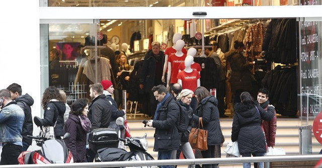 ​La campaña de rebajas espera generar la mejor cifra de empleo de la historia