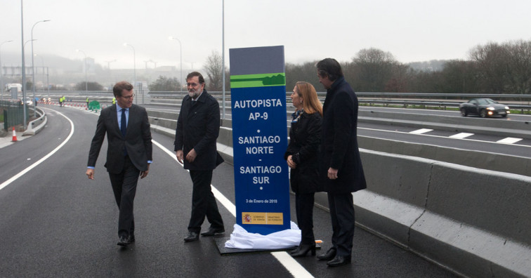 Rajoy continúa su gira de inauguraciones en la AP-9 entre gritos de 