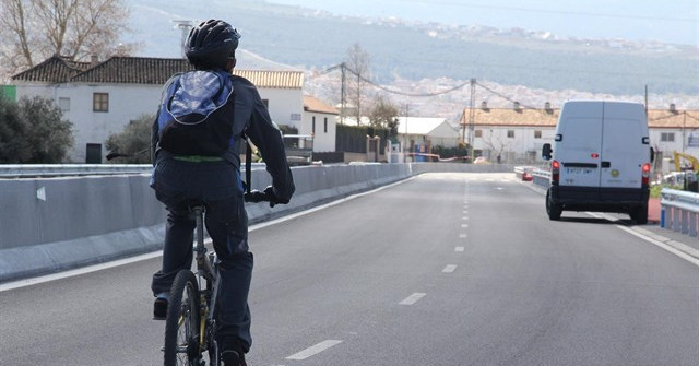 Colectivos ciclistas arrancan a los partidos compromisos con la seguridad vial