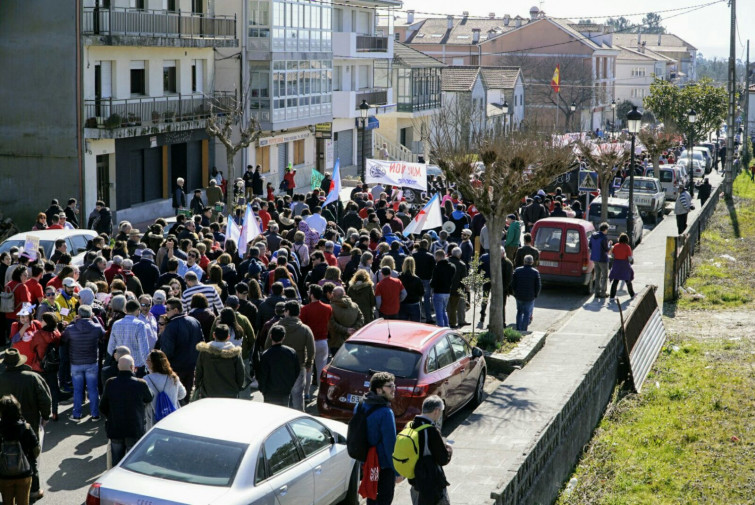 Miles de ciudadanos marchan contra la mina y Atalaya responde que están 