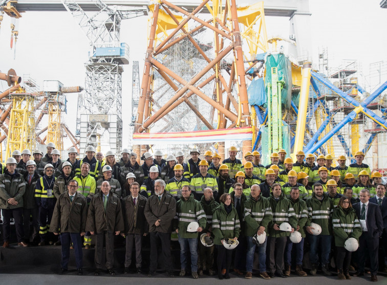 Navantia baraja instalarse en el puerto exterior de A Coruña para abastecer a la eólica marina