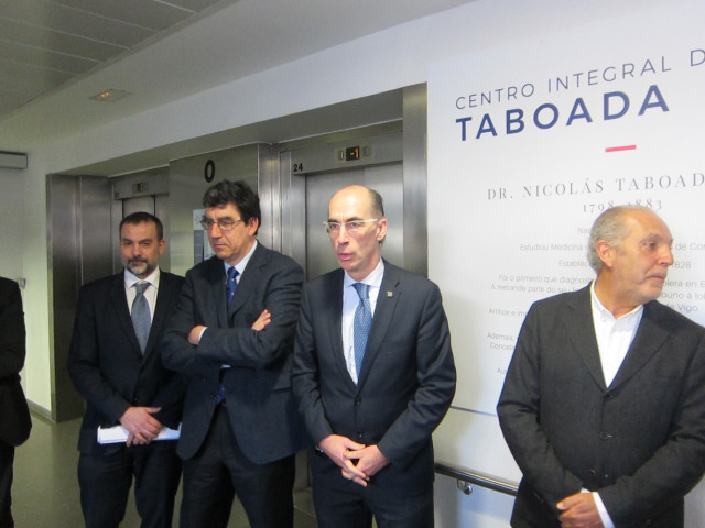 Almuíña visita el Centro Integral de Salud Taboada Leal