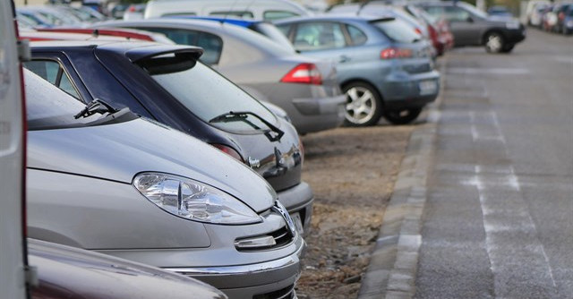 Detienen a tres presuntos autores de 12 robos en el interior de vehículos en Ourense