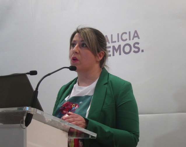 La secretaria xeral de Podemos Galicia, Carmen Santos, en rueda de prensa