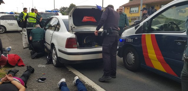 Vehículo empleado en al atraco a una joyería en Ordes (A Coruña).