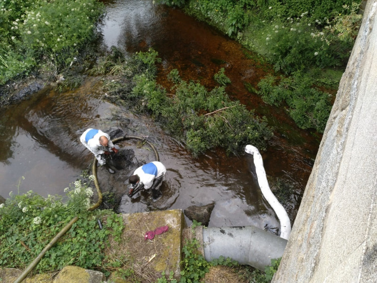 Comienzan los trabajos de descontaminación por 100.000 euros tras un vertido en el río Barbaña