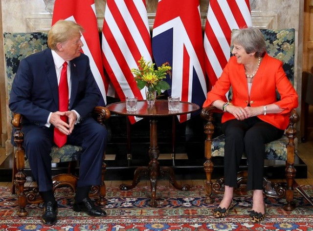 ​Brexit, o con USA o UE