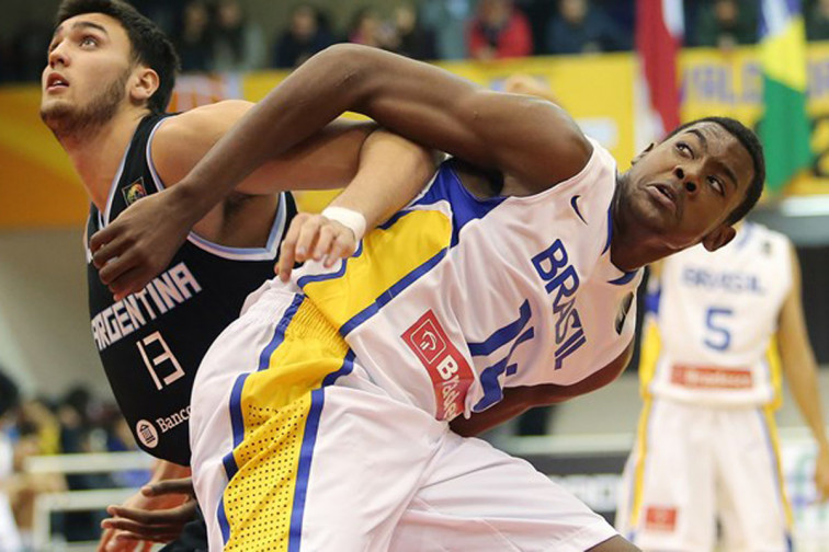 Michael Uchendu, el nuevo fichaje del Obradoiro, jugará en el Leyma Basquet Coruña