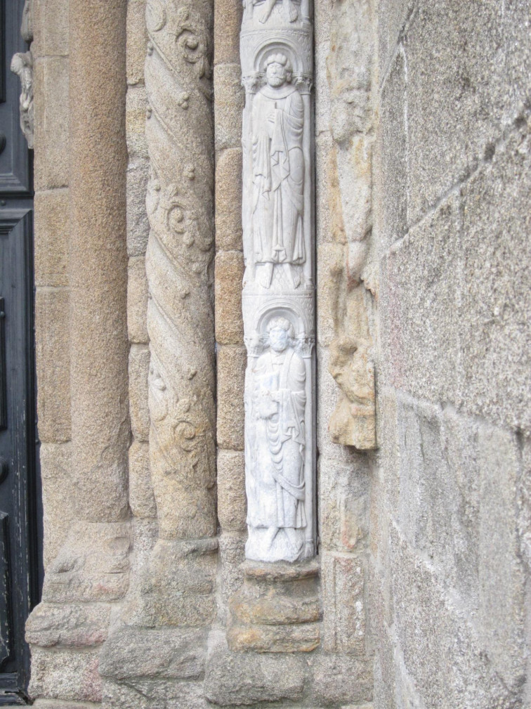 La pintada de la Catedral borrada con láser aún presenta pigmentos azules