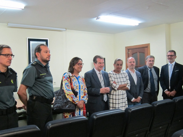 Caballero y Larriba en el cuartel de Guardia Civil