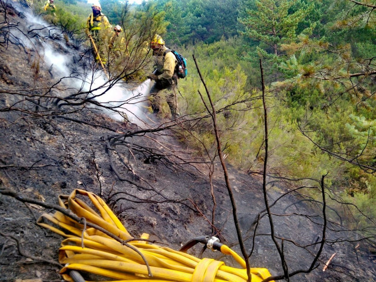 Estabilizados los incendios del parque de O Invernadoiro y de Ares causados por la tormenta