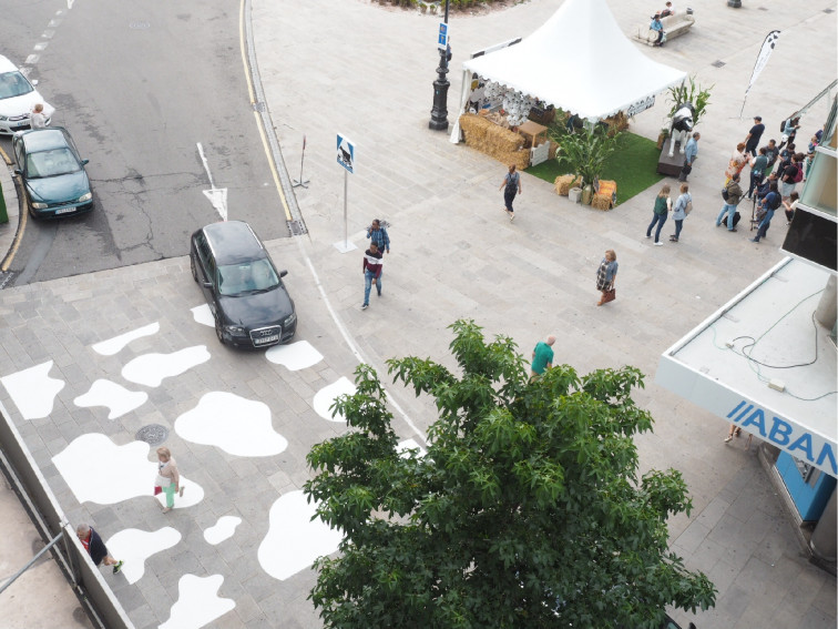 El primer paso de vaca llega a A Coruña en un acercamiento del rural a la ciudad