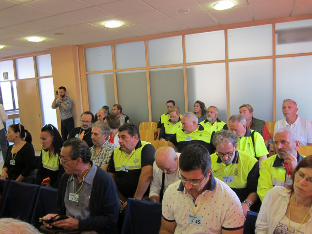 Trabajadores de la zona azul de Vigo en el Pleno