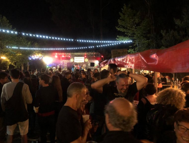 Miles de personas en un festival contra la planta de Toysal en Casalonga