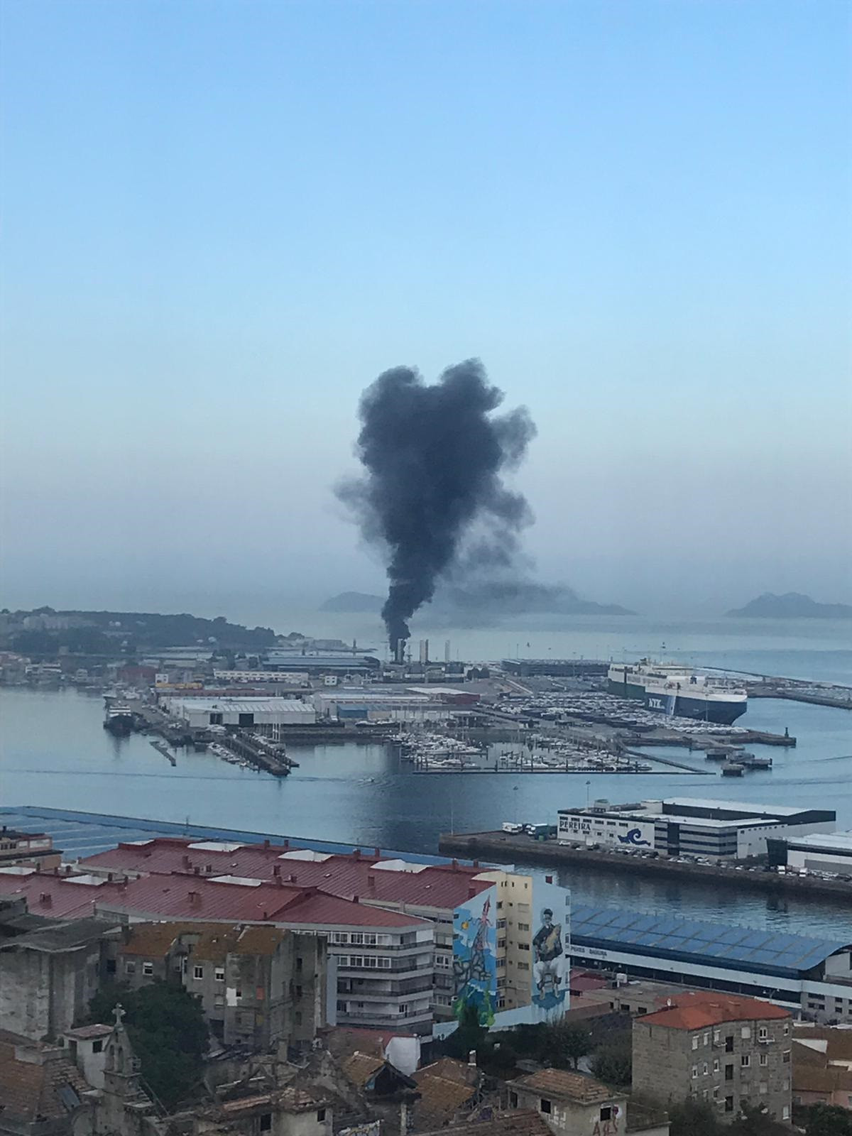 Dos Heridos Leves En Un Incendio Ya Sofocado En Una Nave Industrial De Vigo