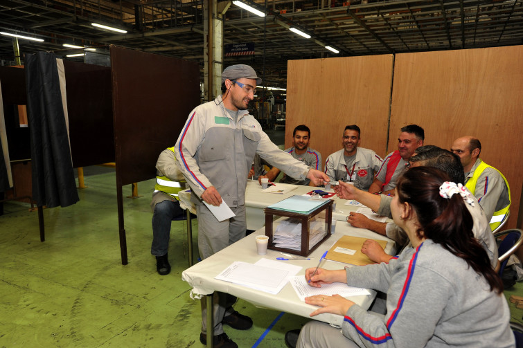 La justicia paraliza el proceso electoral en Stellantis Vigo y da la razón a CUT