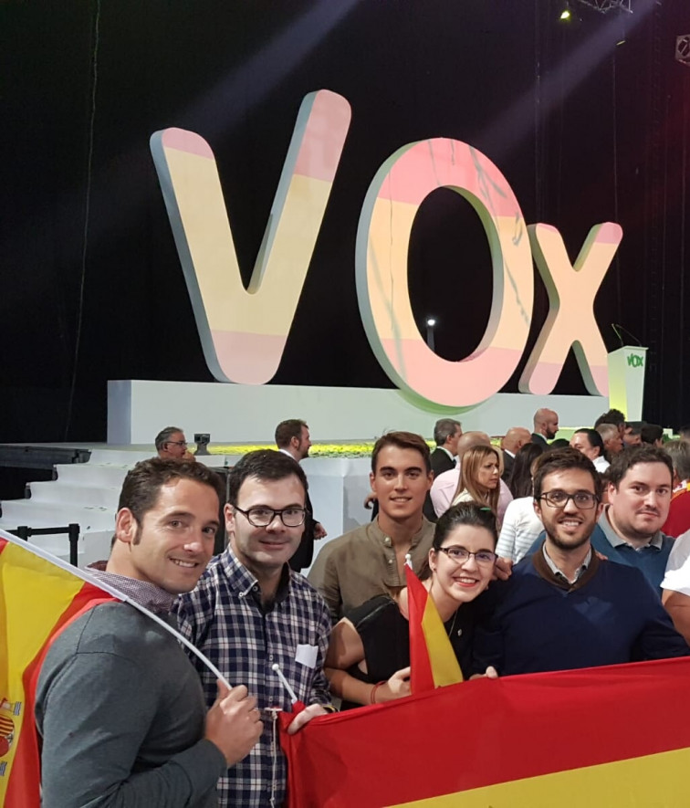 La irrupción de Vox haría que las derechas sumasen más votos que las izquierdas, aunque ganaría el PSOE