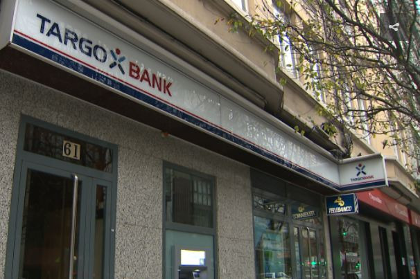 Atracan un banco a plena luz del día