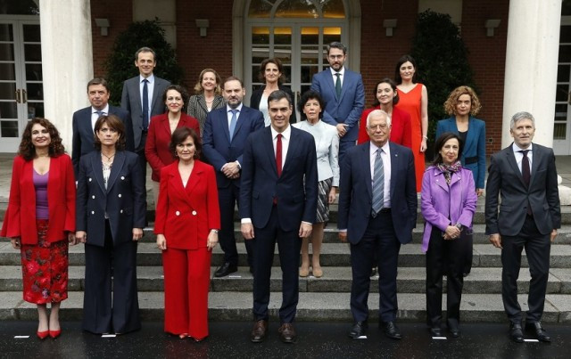 Pedro Sánchez aprueba contol horario en empresas y ayuda para parados a los 52 años