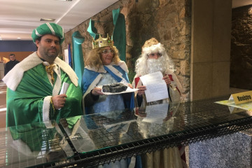 Los Reyes Magos piden en el Parlamento de Galicia la apertura del Cegadi