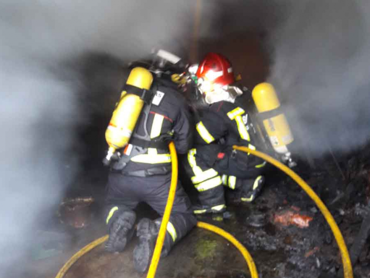 Herido un GES de Ribadavia durante un incendio en un domicilio